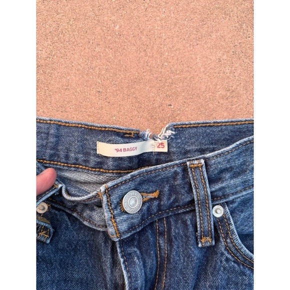 Levi's Denim Shorts Frayed‎ Hem High Waist Blue Jean Shorts '94 Baggy Size 25 - Picture 3 of 3